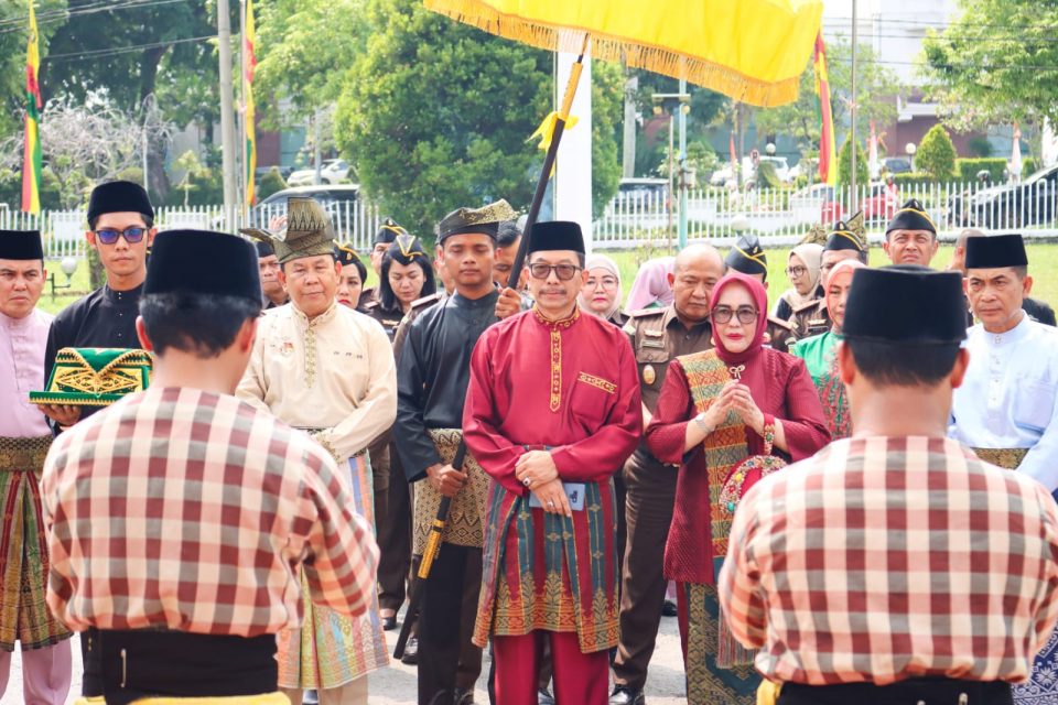 Lembaga Adat Melayu Riau Tepuk Tepung Tawar Kajati Akmal Abbas Sh Mh